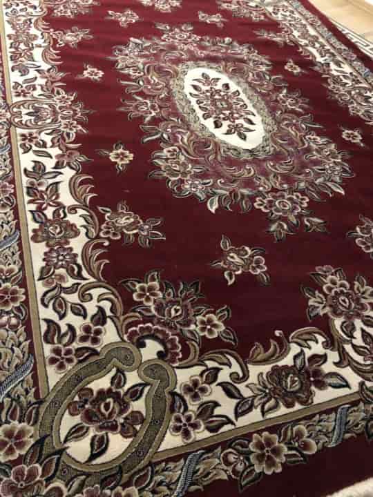 رو فرشی 6 متری مخمل زرشکی با جلوه شیک برای سالن و پذیرایی